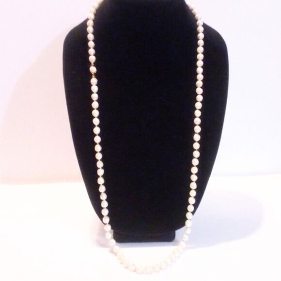 Vintage Trifari White Hand Knotted Faux Pearl Necklace - Picture 1 of 4